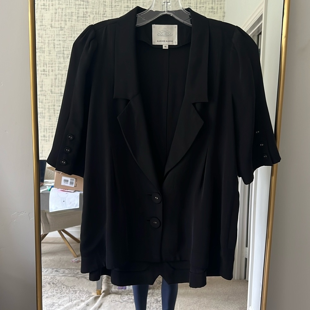 Madison Marcus flowy black short sleeve blazer style top